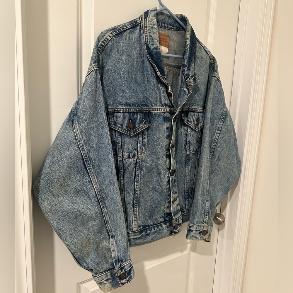 Vintage Levi’s Denim Jacket - Picture 4 of 8